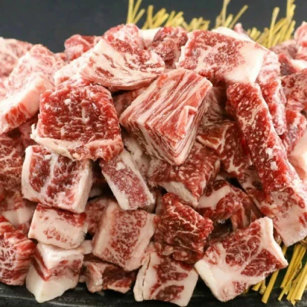 「きわみ牛 不揃いひと口ステーキ用」300g