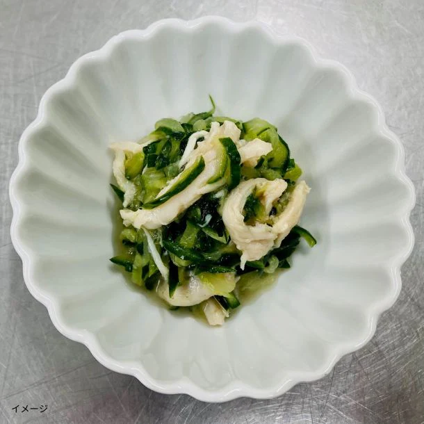 「蒸し鶏ときゅうりの梅肉和え」300g